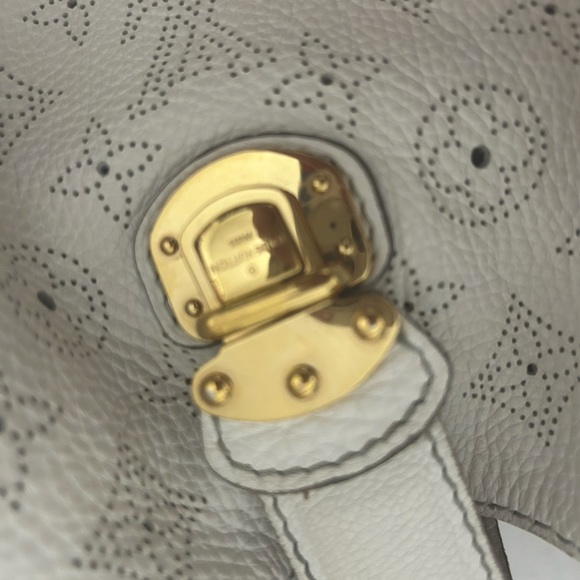 Louis Vuitton Monogram Mahina - Picture 3 of 10